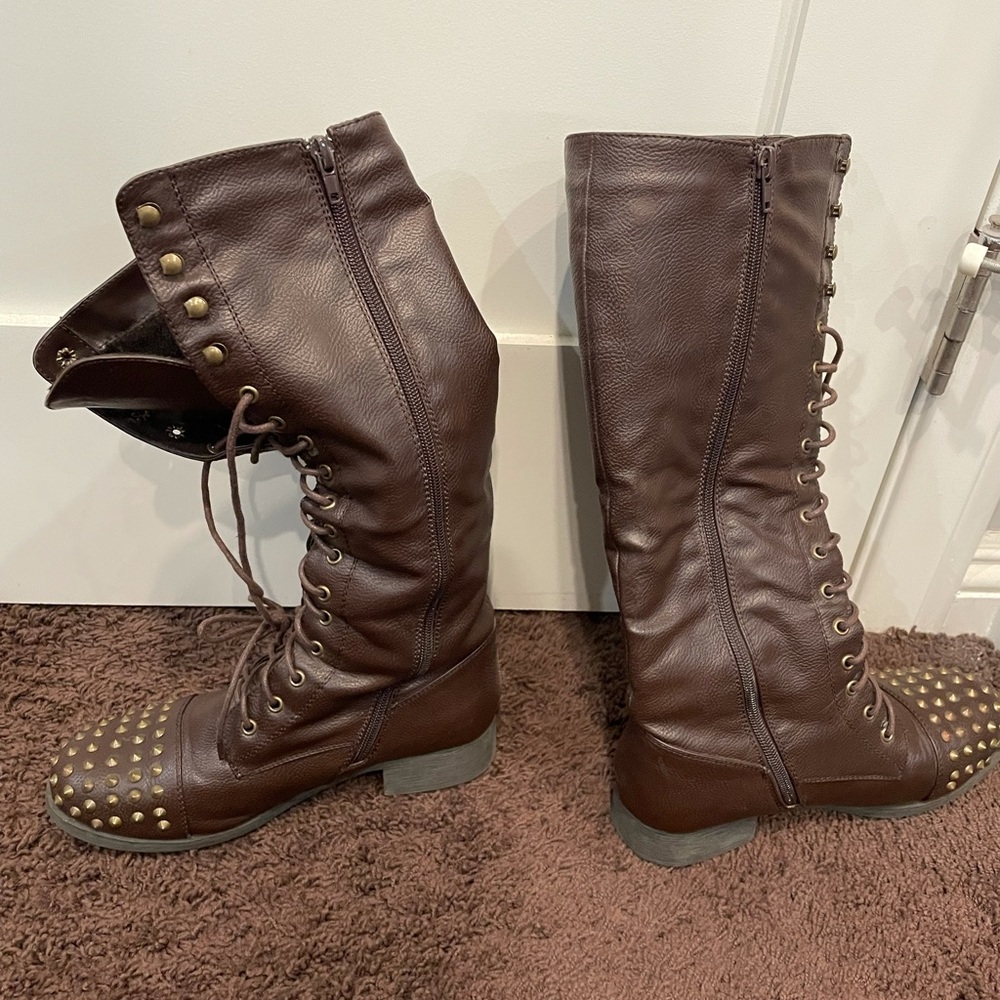 Brown spike toe boots - Picture 3 of 5